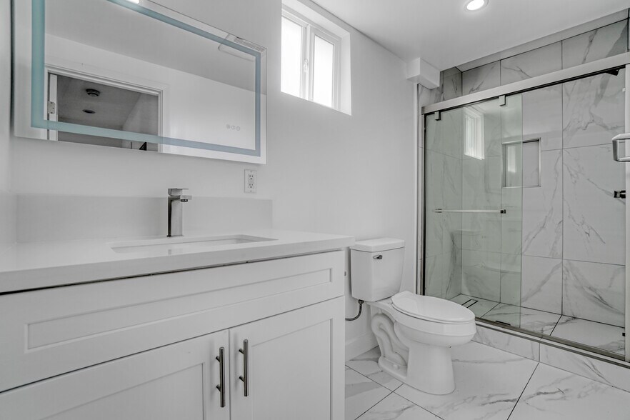 More Photos Of 162 W 65th St, Los Angeles Multifamily For Sale