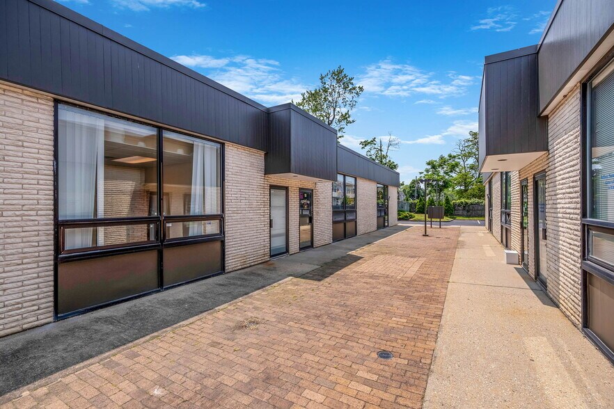 More Photos Of 152 Islip Ave, Islip Medical For Lease