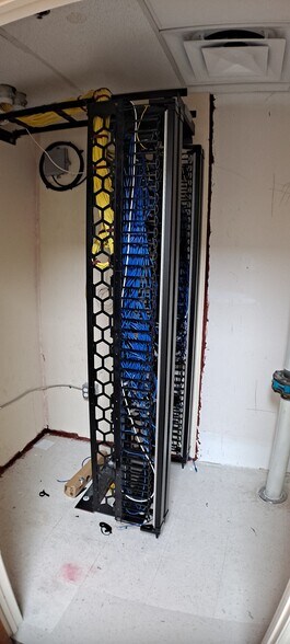 More Photos Of 5000 Park St N, Saint Petersburg Flex For Lease