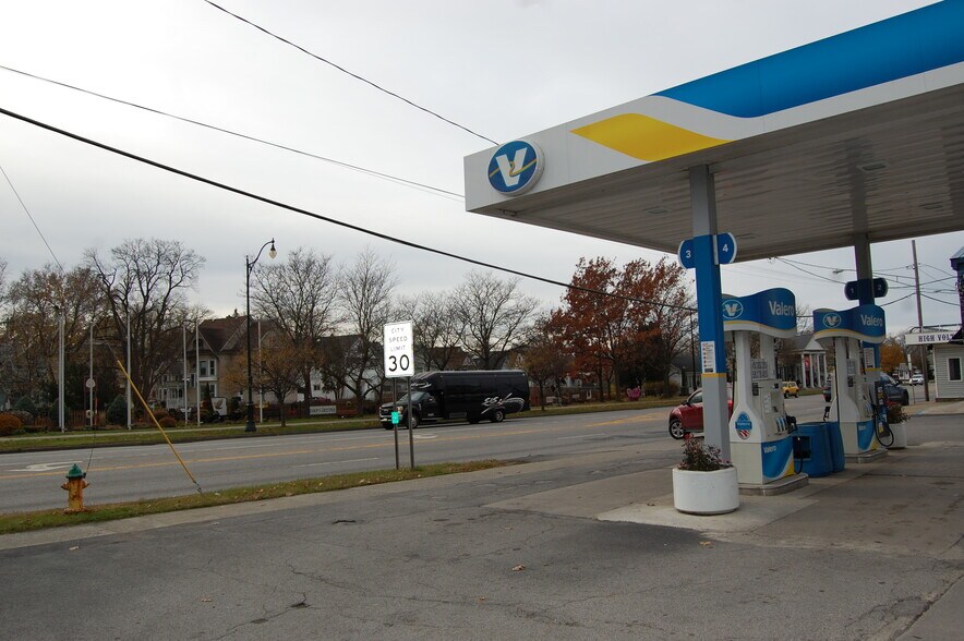 More Photos Of 100 W Main St, Batavia Convenience Store For Sale