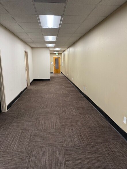 More Photos Of 698 12th St SE, Salem Office For Lease