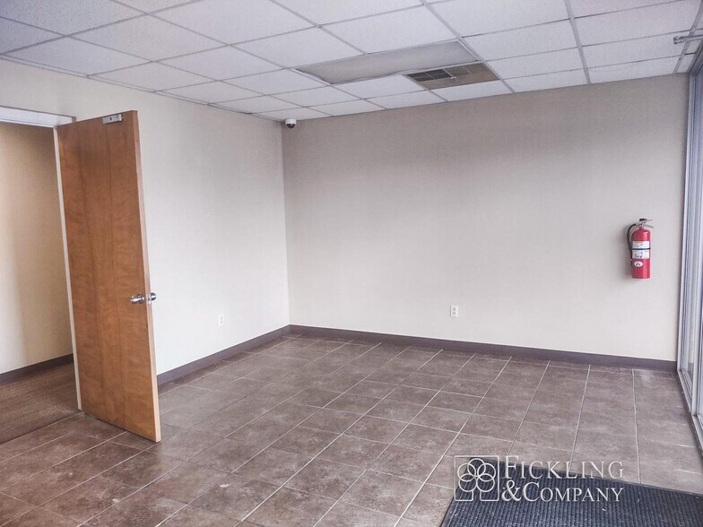 More Photos Of 949 Carl Vison Parkway, Centerville Light Distribution For Lease