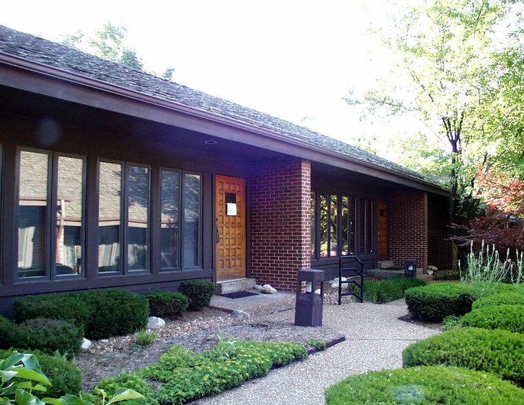 More Photos Of 9 The Pines Ct, Creve Coeur Office For Sale