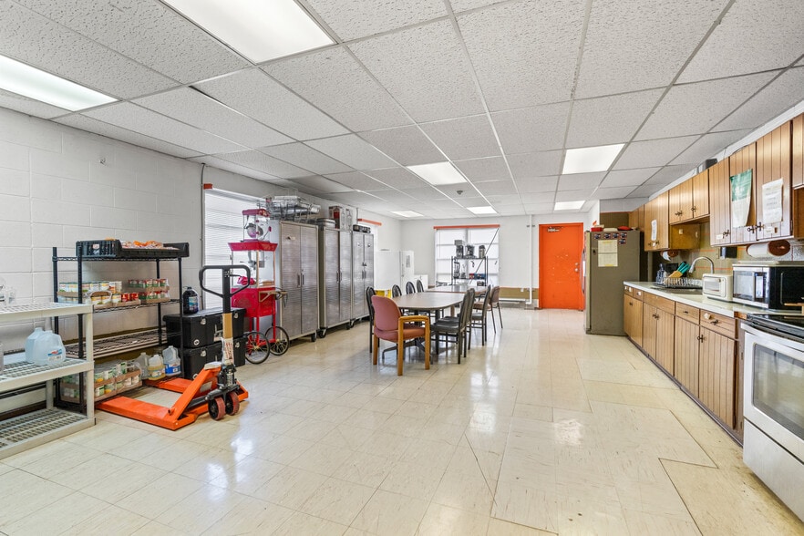 More Photos Of 6202 Dupont St, Flint Religious Facility For Sale