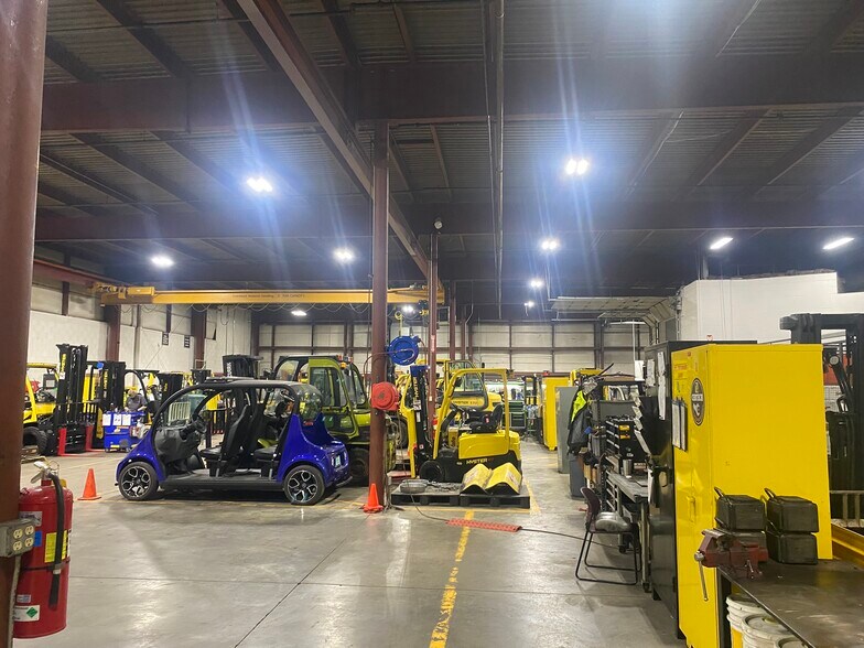 More Photos Of N50 W13824 Overview Dr, Menomonee Falls Warehouse For Sale