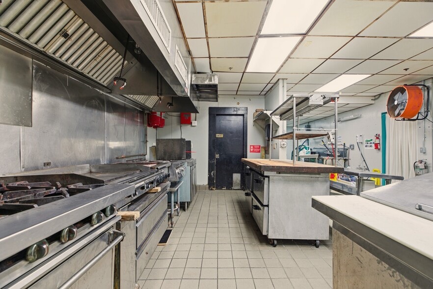 More Photos Of 140 Broadway, Newport Storefront Retail Residential For Lease