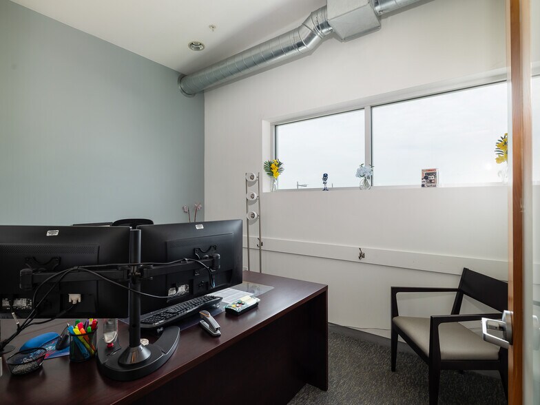 More Photos Of 215-237 California St, El Segundo Loft Creative Space For Lease