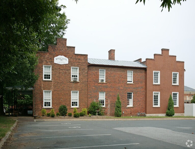 More Photos Of 115 S Jackson St, Salisbury Restaurant For Lease