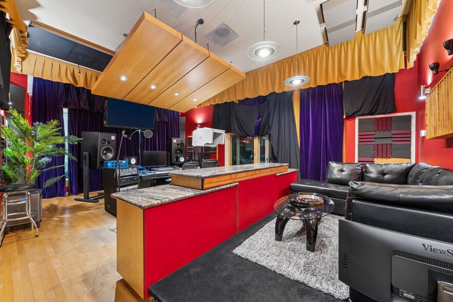 More Photos Of 825-829 27th Ave, Oakland Manufacturing For Sale