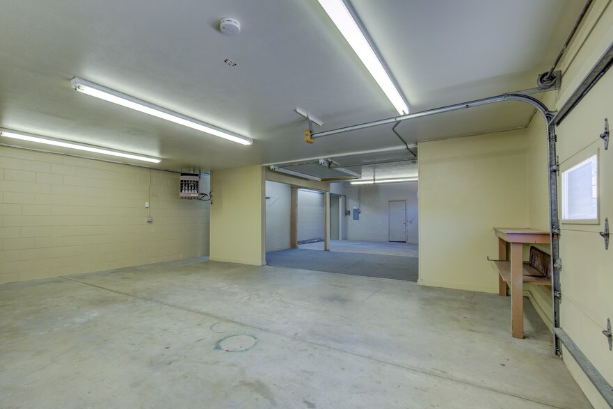 More Photos Of 4520 S Broadway, Englewood Auto Repair For Lease