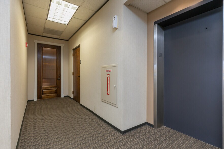 More Photos Of 16902 El Camino Real, Houston Office For Sale