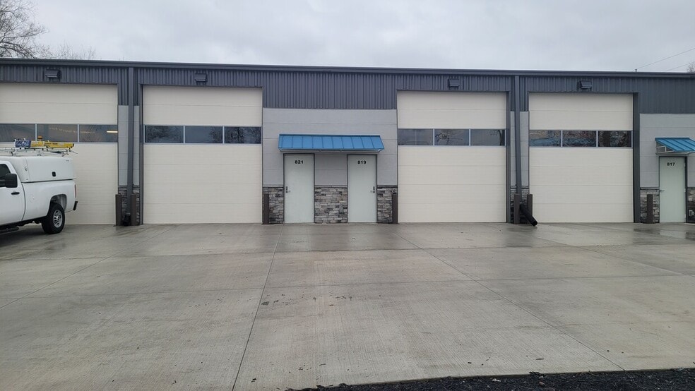 More Photos Of 815 E Park St, Olathe Warehouse For Lease