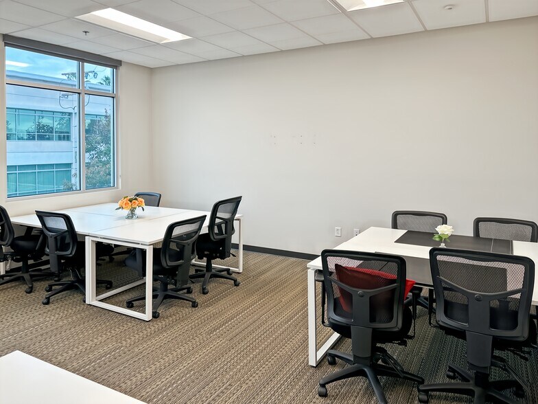 More Photos Of 980 W 6th St, Ontario Coworking Space