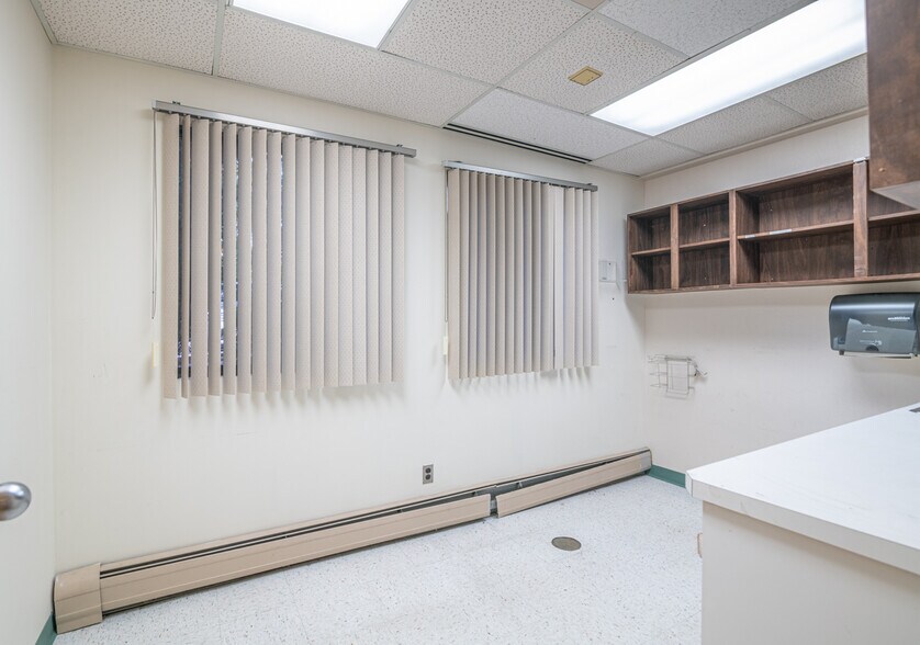 More Photos Of 99 Dutch Hill Rd, Orangeburg Medical For Lease