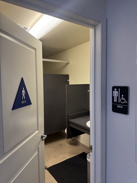 More Photos Of 7920 Alta Sunrise Ln, Citrus Heights Office Residential For Lease