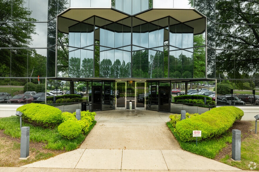 More Photos Of 65 Germantown Ct, Memphis Office For Lease
