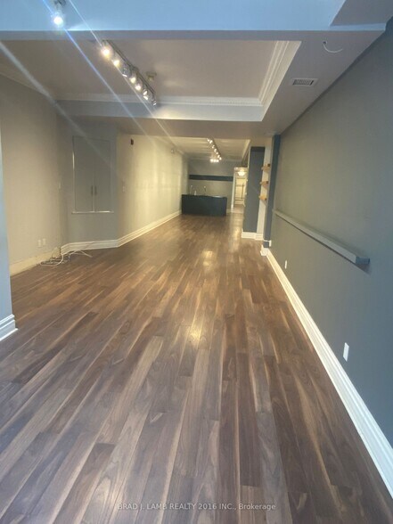 More Photos Of 803-805 Dundas St W, Toronto Storefront Retail Office For Lease