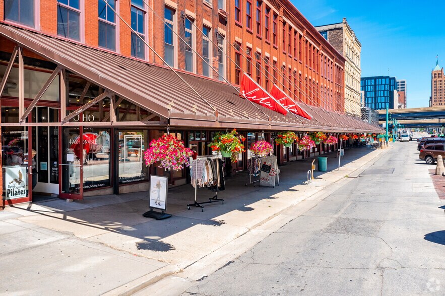 More Photos Of 333 N Broadway, Milwaukee Storefront Retail Office For Sale
