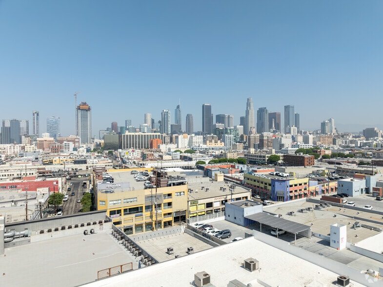 More Photos Of 948 Crocker St, Los Angeles Storefront Retail Office For Lease