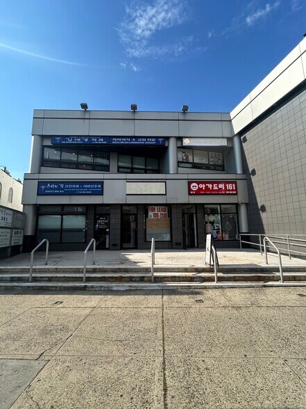 More Photos Of 16112 Northern Blvd, Flushing Storefront Retail Office For Lease