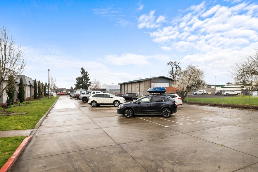 More Photos Of 1570 James St, Woodburn Apartments For Sale