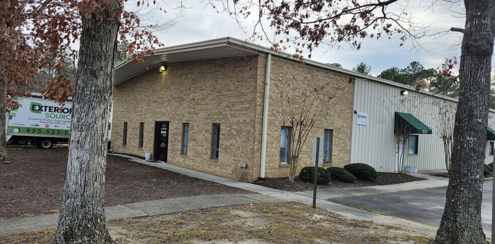 Primary Photo Of 12701 Oak Lake Ct, Midlothian Warehouse For Lease