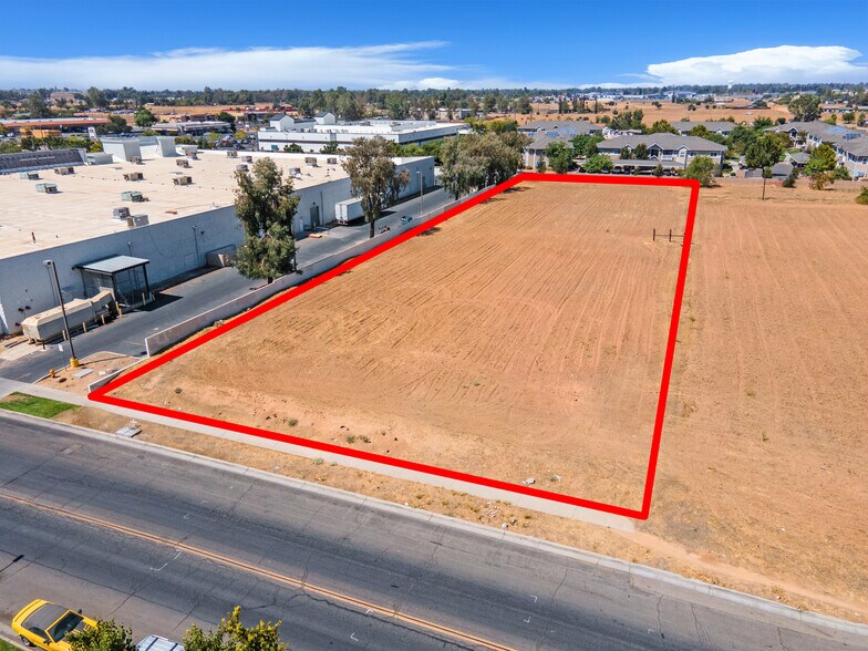 More Photos Of NEC Country Club Dr & Sherwood Ave, Madera Land For Sale