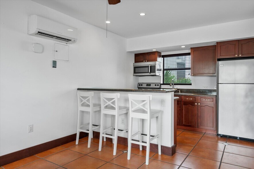 More Photos Of 333 Walnut St, Hollywood Hotel For Sale