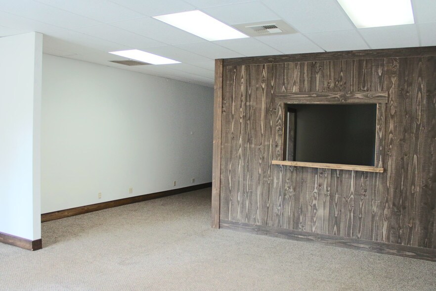 Primary Photo Of 56870 Venture Ln, Sunriver Storefront Retail Office For Lease