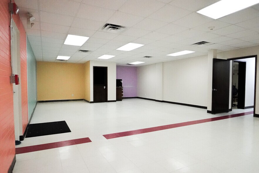 More Photos Of 402 E Guadalupe St, Victoria Freestanding For Sale