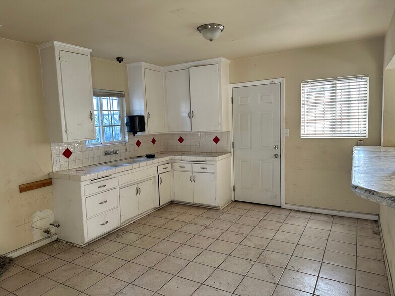 More Photos Of 12270 Foothill Blvd, Sylmar Office For Lease