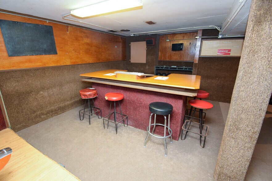 More Photos Of 111 Main St, Roscoe Bar For Sale