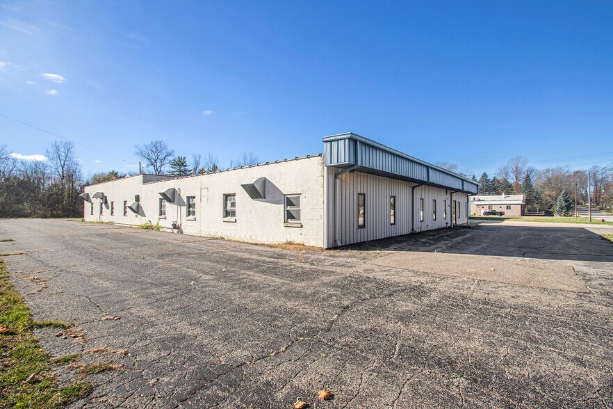 More Photos Of 100 Aylworth Ave, South Haven Manufacturing For Lease