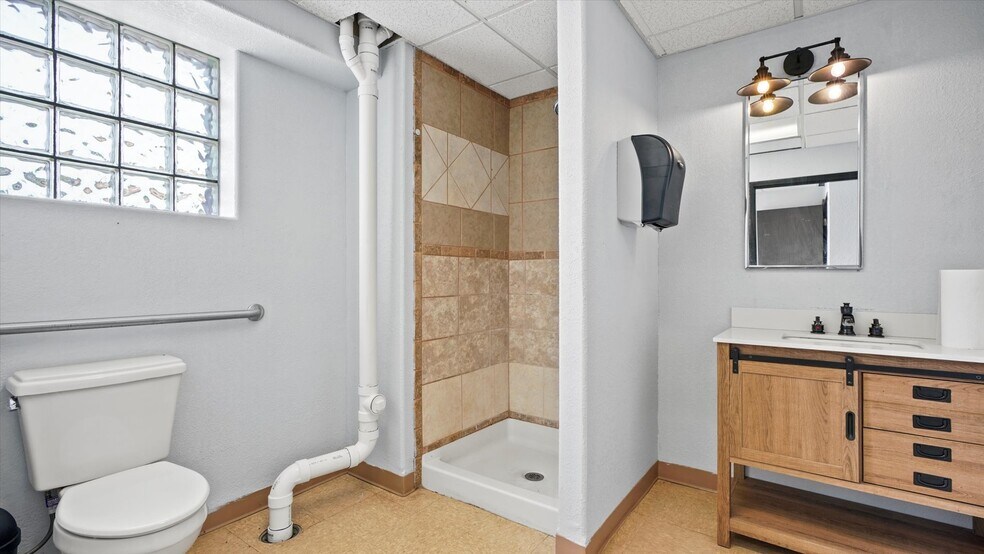 More Photos Of 1900 US 69, Excelsior Springs Warehouse For Sale