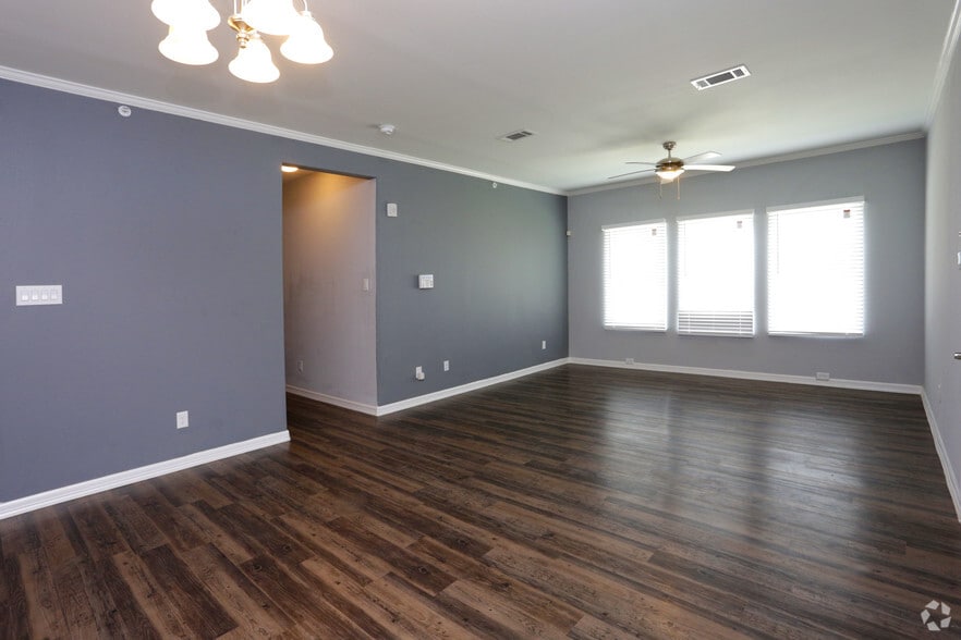 More Photos Of 2604 Avenue K, Bay City Apartments For Sale
