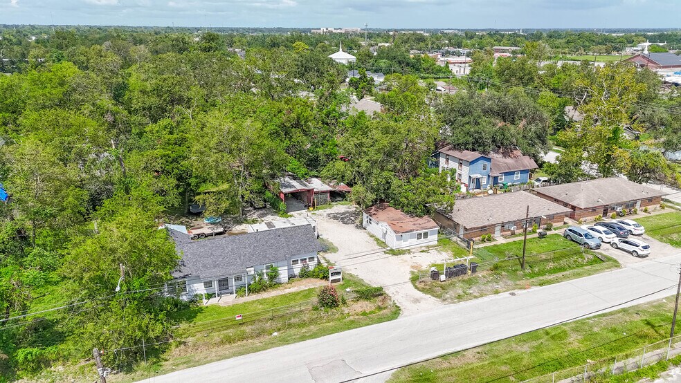 More Photos Of 5101 Crane St, Houston Apartments For Sale
