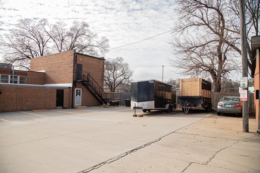More Photos Of 101 Ashworth Rd, West Des Moines Showroom For Sale