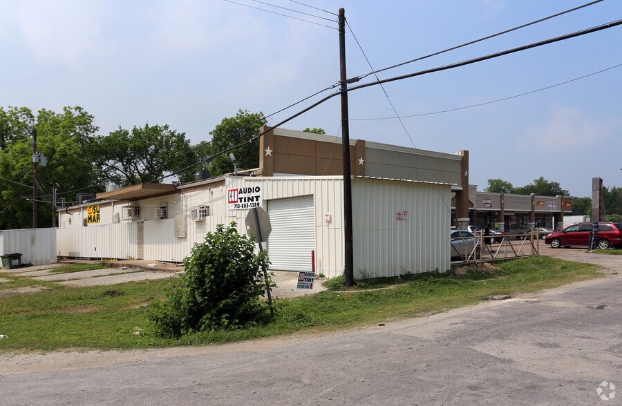 More Photos Of 3536 Lockwood Dr, Houston Storefront For Lease