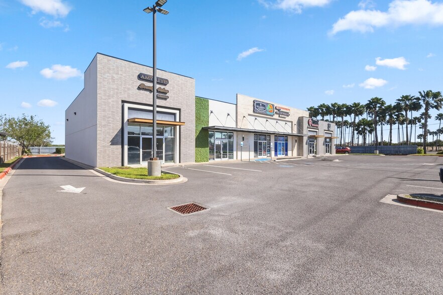 More Photos Of 2104 S McColl Rd, Edinburg Storefront For Sale