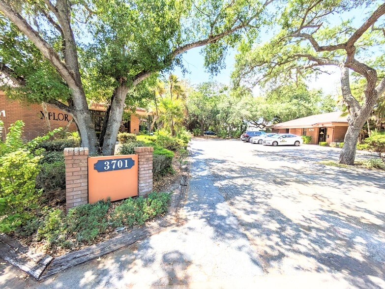 More Photos Of 3701 Cortez Rd W, Bradenton Medical For Lease