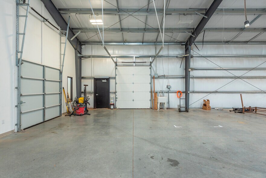 More Photos Of 25 Reeds Way, Flat Rock Warehouse For Lease