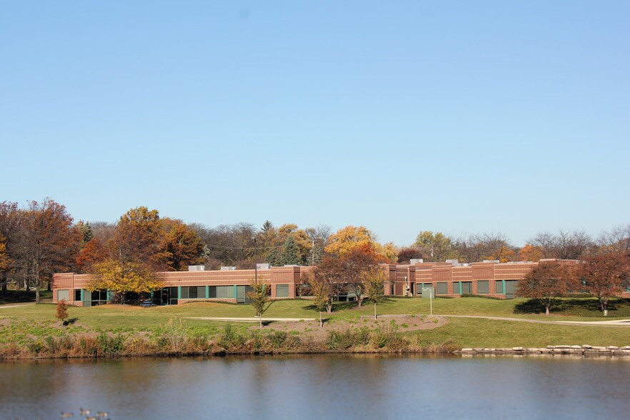 More Photos Of 1091-1099 W Hawthorn Dr, Itasca Unknown For Lease