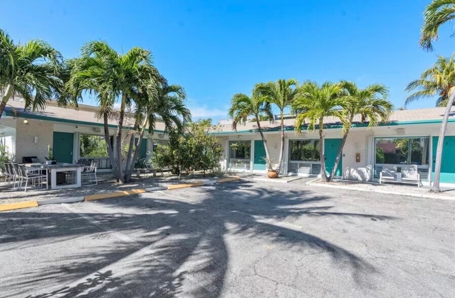 More Photos Of 333 Palm St, Hollywood Apartments For Sale