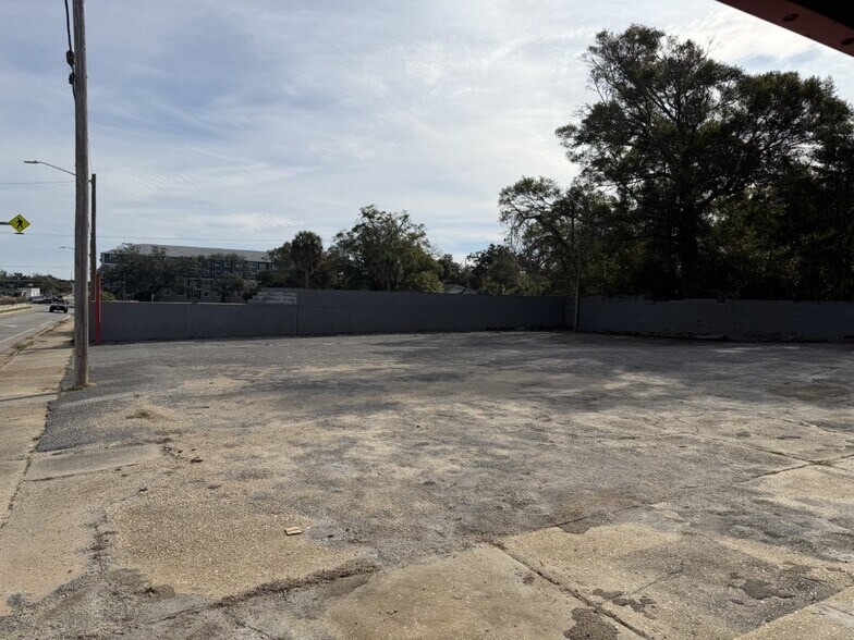 More Photos Of 1917 Cervantes St, Pensacola Freestanding For Lease