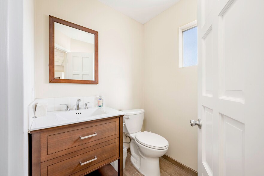 More Photos Of 1082 Redondo Ave, Long Beach Office For Sale