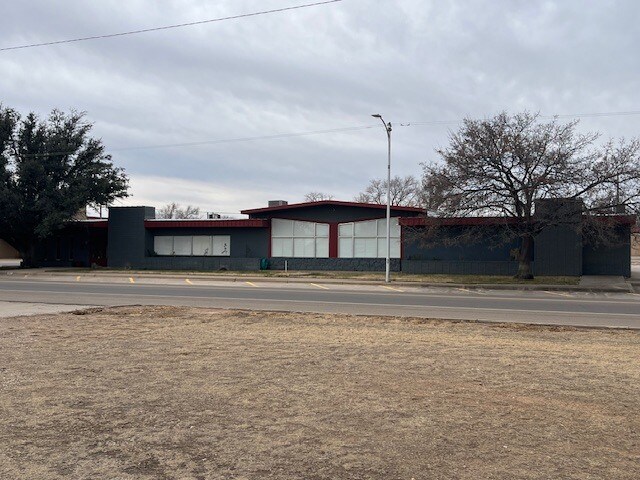Primary Photo Of 601 Main St, Hereford Funeral Home For Sale