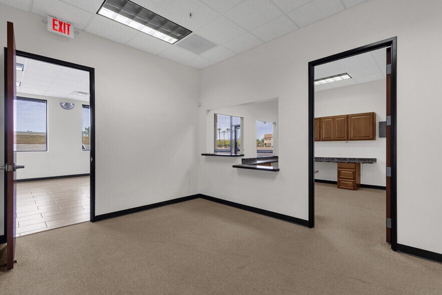 More Photos Of 70 N McClintock Dr, Chandler Medical For Sale