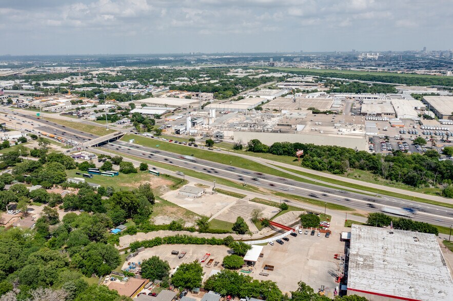 More Photos Of 801 N Walton Walker Hwy, Irving Warehouse For Lease