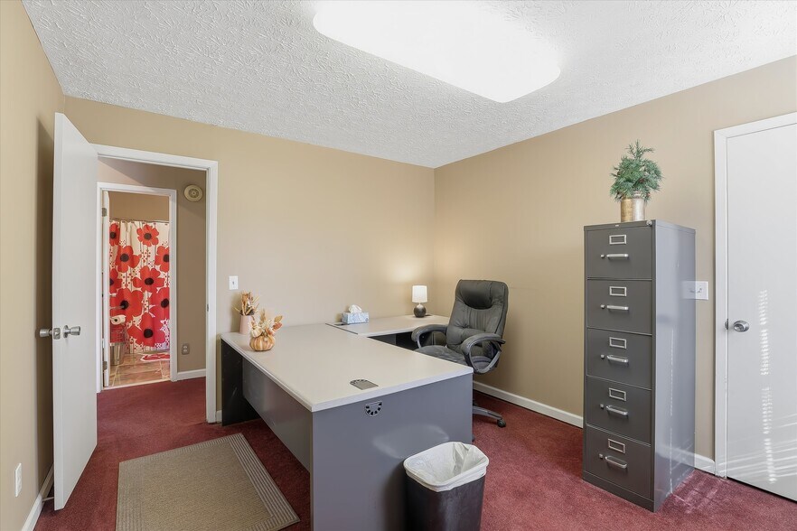 More Photos Of 7713 Oak Ridge Hwy, Knoxville Office For Sale