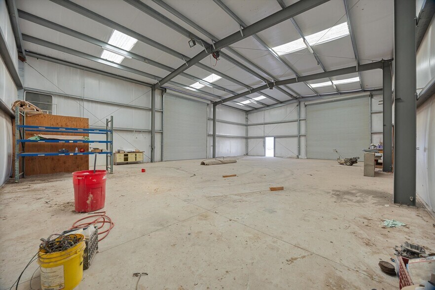 More Photos Of 523-529 Kristin st, Taft Flex For Sale